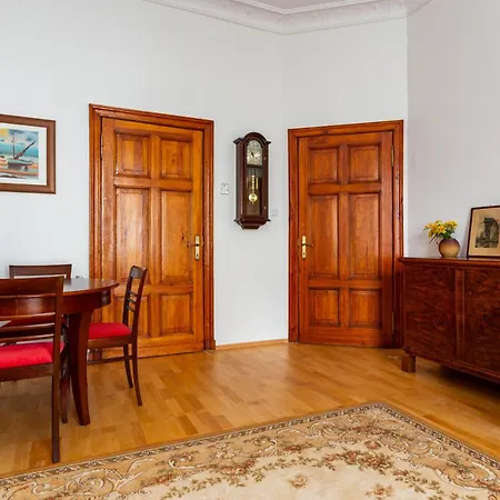 Red Apartament