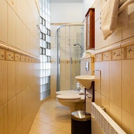 Red Apartament